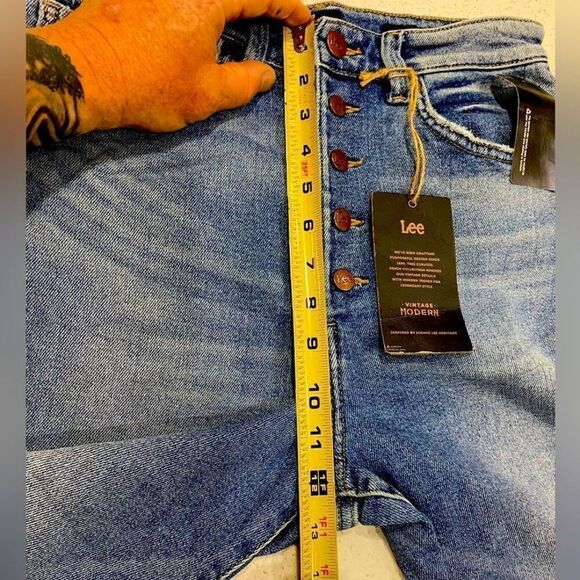 Lee Vintage Modern High Rise Flare Jeans 29x33 NWT Stretch Distressed Denim - Picture 9 of 11